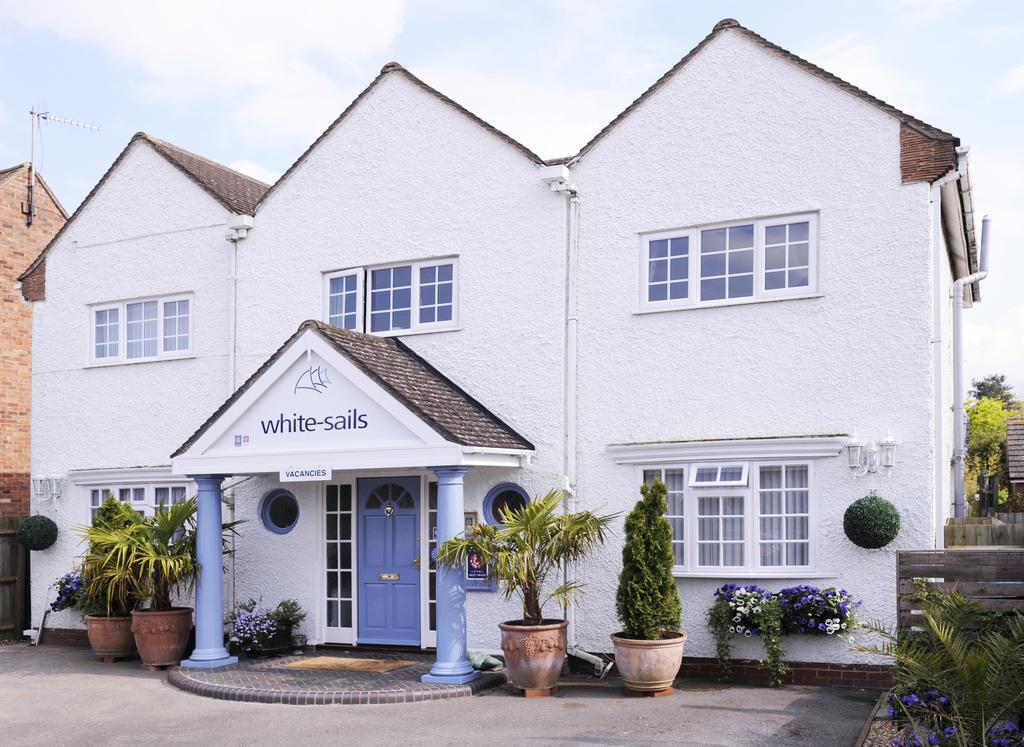 White-Sails Bed & Breakfast Stratford-upon-Avon Exterior photo